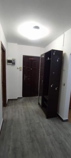 Apartament -3 camere -decomandat-Zona Titan
