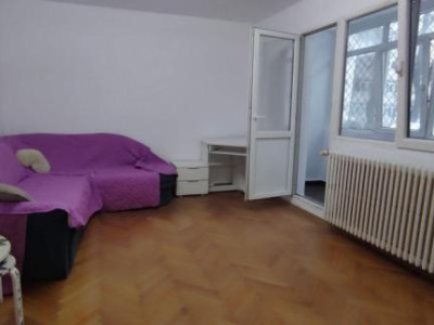 Apartament -3 camere -decomandat-Zona Titan