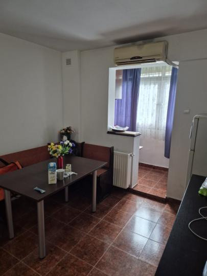 Apartament -2 camere -Zona Margeanului