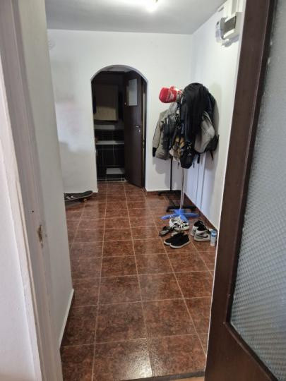 Apartament -2 camere -Zona Margeanului