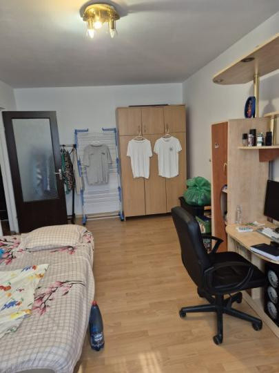 Apartament -2 camere -Zona Margeanului