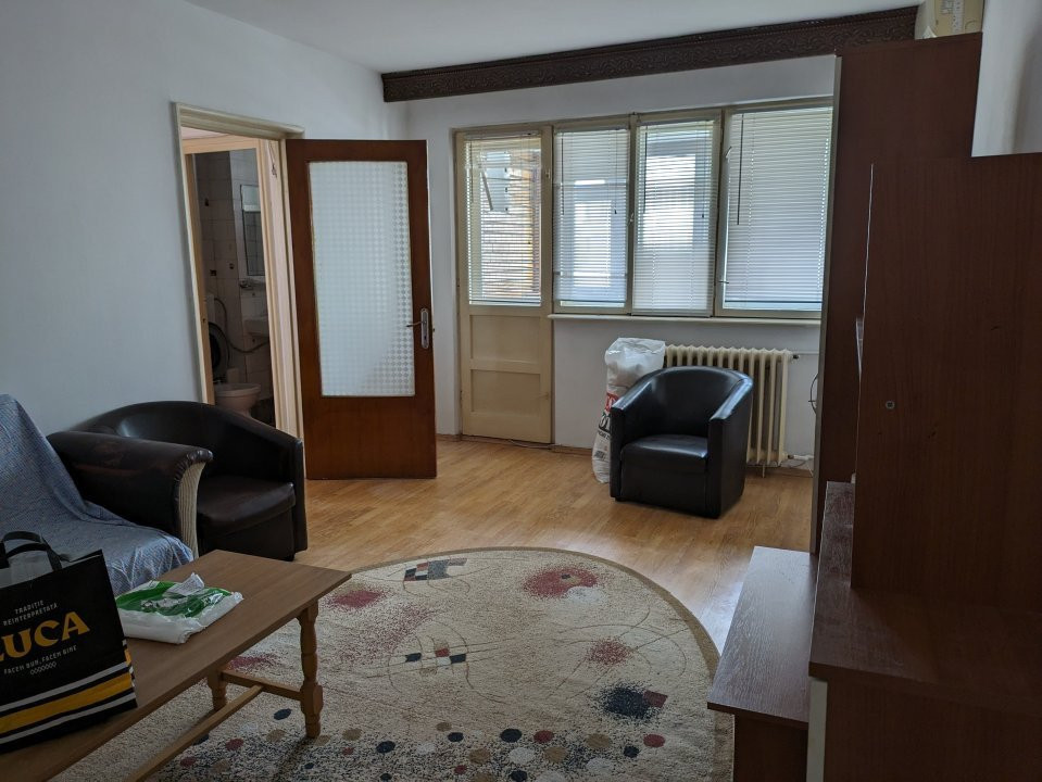 Apartament 3 camere semidecomandat - Bd Tineretului 