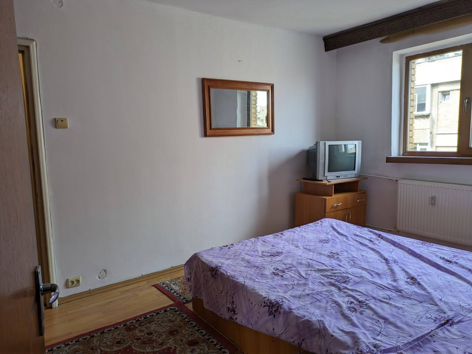 Apartament 3 camere semidecomandat - Bd Tineretului 