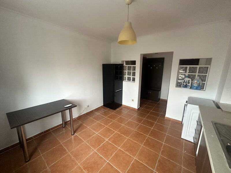 Apartament 2 camere-decomandat-centrala proprie-metrou Lujerului