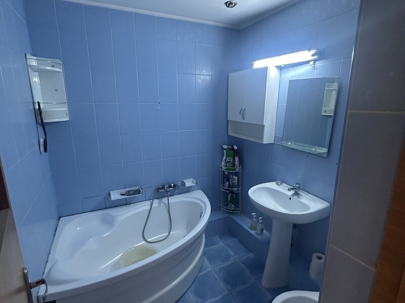 Apartament 2 camere-decomandat-centrala proprie-metrou Lujerului