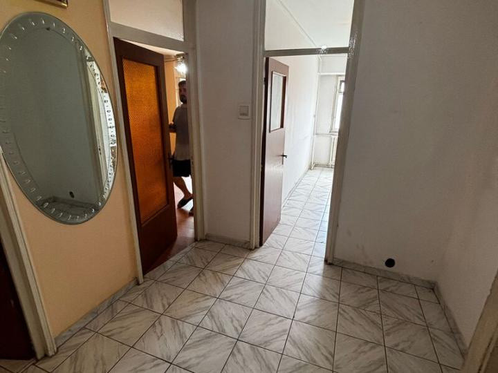 Garsoniera-La-5-minute-de-metrou-APARATORII-PATRIEI