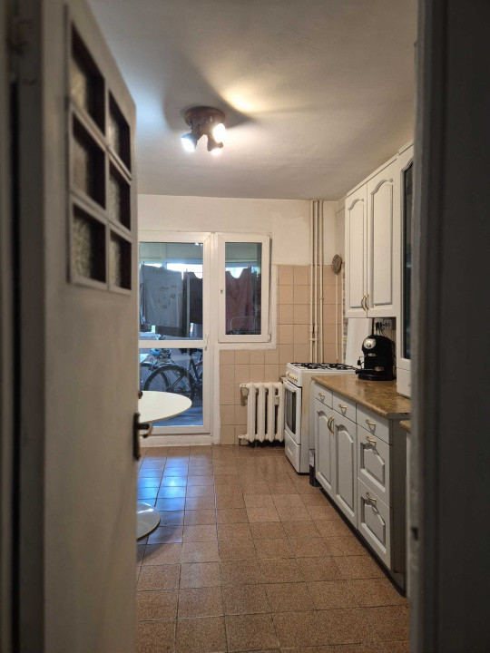 Apartament 4 camere + boxa subsol-  zona Berceni