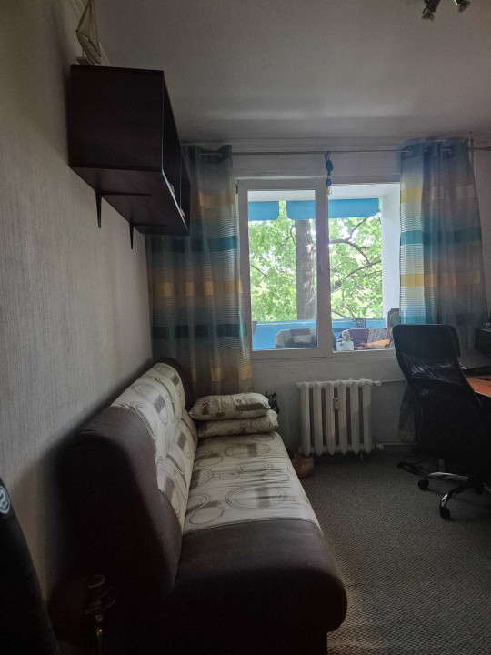 Apartament 4 camere + boxa subsol-  zona Berceni