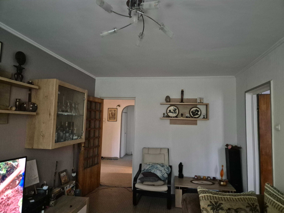 Apartament 4 camere + boxa subsol-  zona Berceni