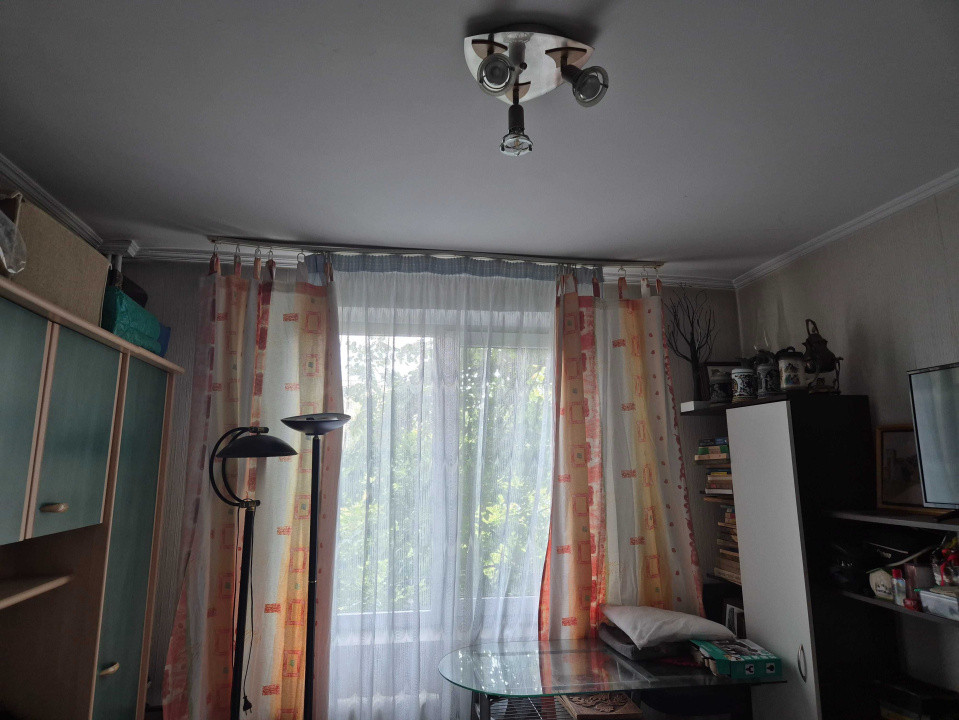 Apartament 4 camere + boxa subsol-  zona Berceni