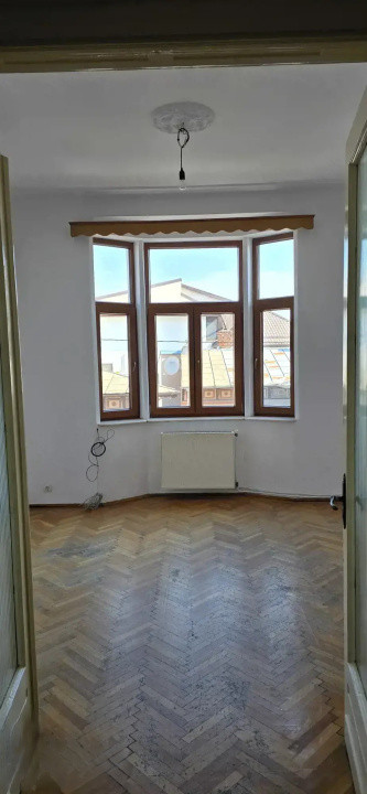Apartament 3 camere- decomandat-zona Calea Calarasilor / Hala Traian