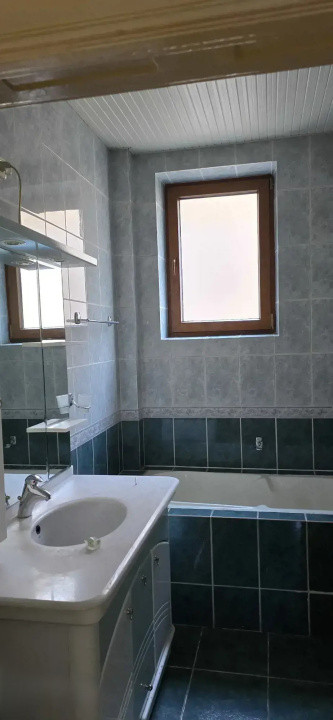 Apartament 3 camere- decomandat-zona Calea Calarasilor / Hala Traian