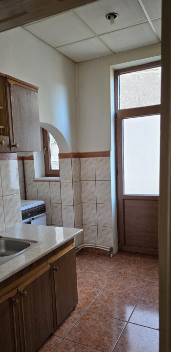 Apartament 3 camere- decomandat-zona Calea Calarasilor / Hala Traian