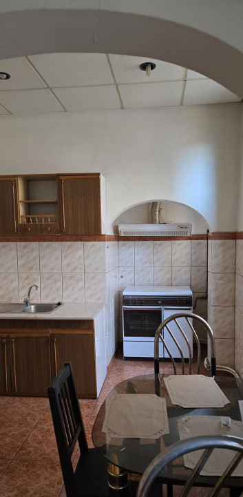 Apartament 3 camere- decomandat-zona Calea Calarasilor / Hala Traian