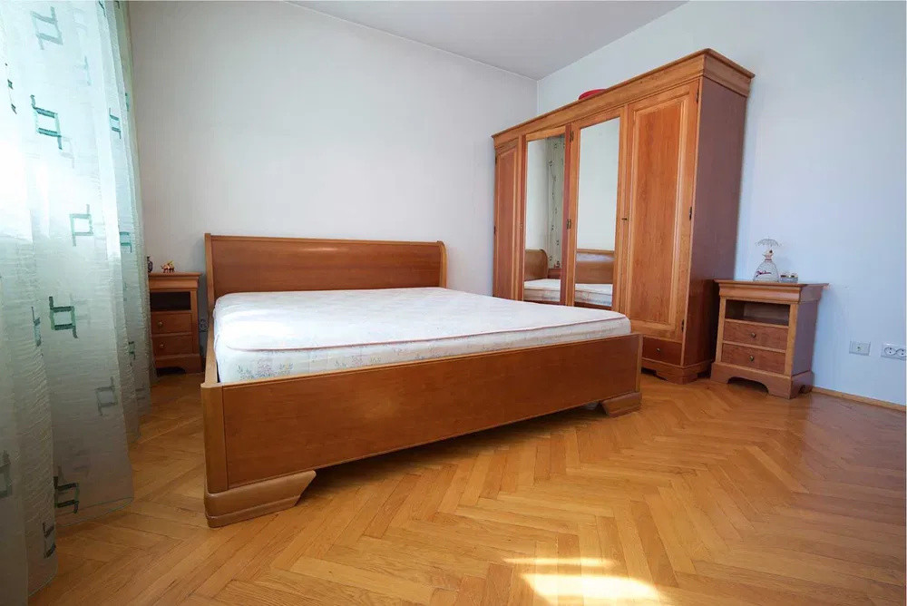 Apartament 2 camere spatios-decomandat-terasa-boxa- zona Favorit