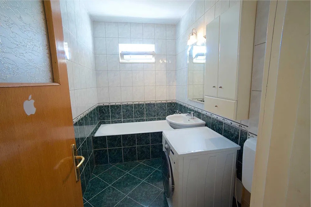 Apartament 2 camere spatios-decomandat-terasa-boxa- zona Favorit