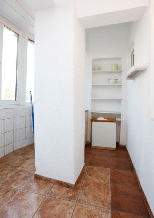 Apartament de inchiriat-2 camere-semidecomandat-ultracentra- Piata Victoriei