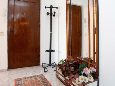 Apartament de inchiriat-2 camere-semidecomandat-ultracentra- Piata Victoriei