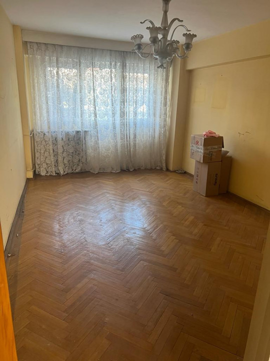 Apartament 4 Camere Decomandat 92 Mp Zona Titulescu 