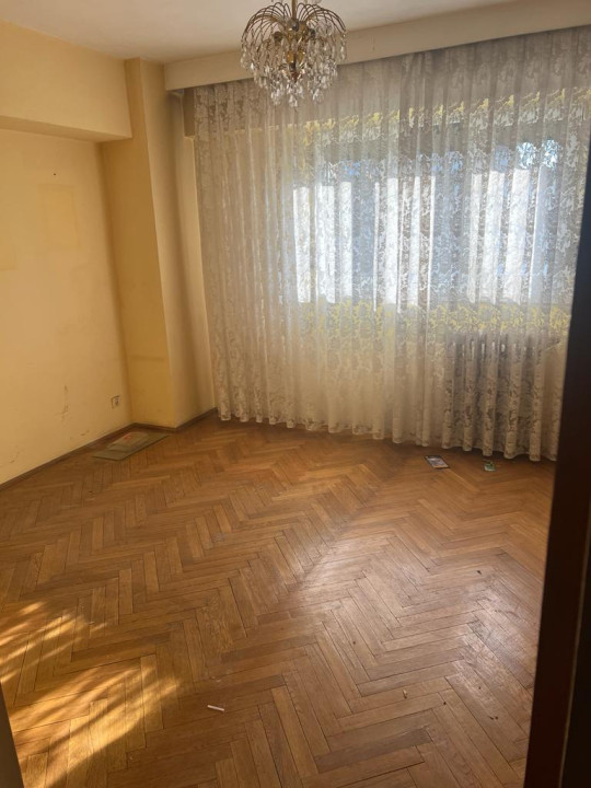 Apartament 4 Camere Decomandat 92 Mp Zona Titulescu 