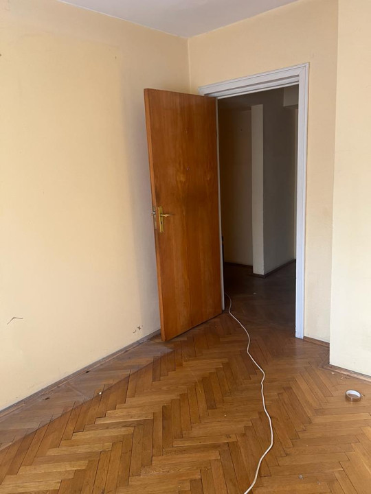 Apartament 4 Camere Decomandat 92 Mp Zona Titulescu 