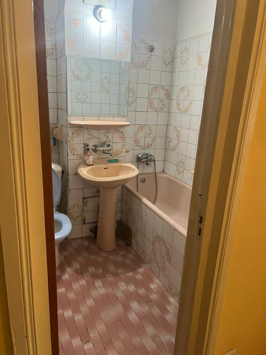 Apartament 4 Camere Decomandat 92 Mp Zona Titulescu 