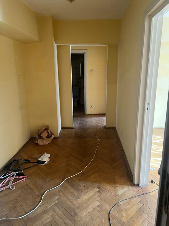 Apartament 4 Camere Decomandat 92 Mp Zona Titulescu 